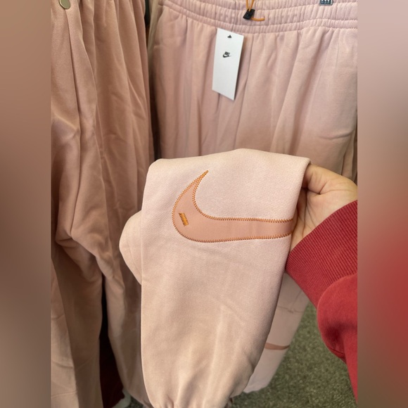 Women’s Nike Swoosh Jogger Size XL - Picture 3 of 4